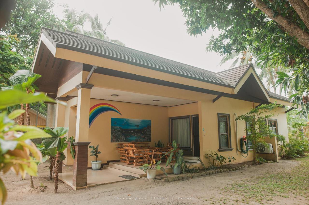 Shenanigans Glamping Resort Zamboanguita  외부 사진