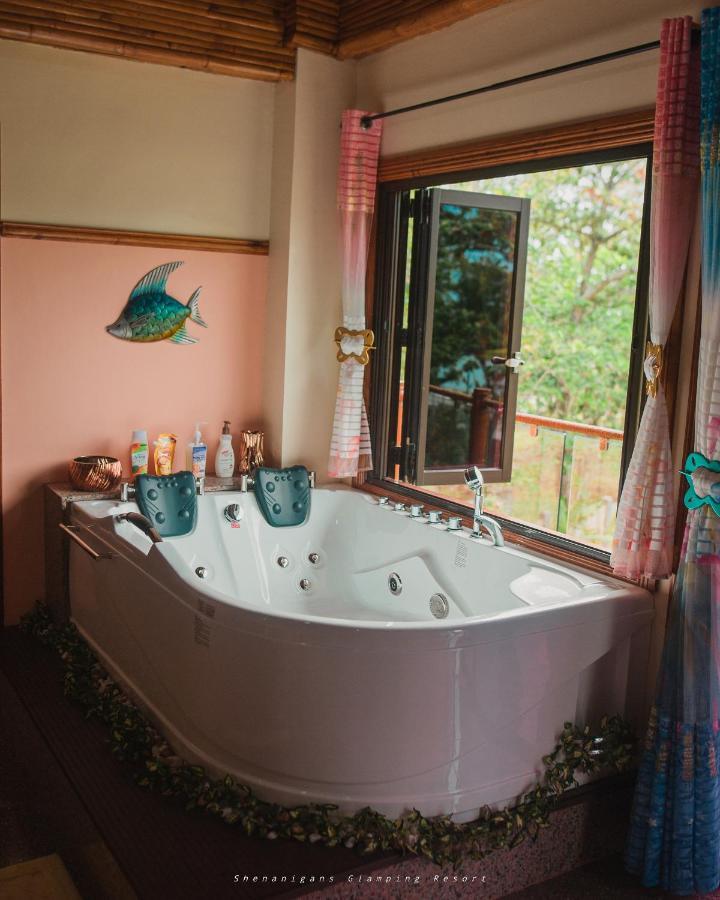 Shenanigans Glamping Resort Zamboanguita  외부 사진